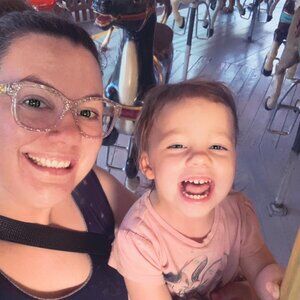 Meet your Posher, Larissa